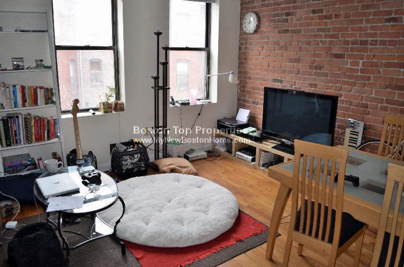 Building Photo - 65 Hemenway St