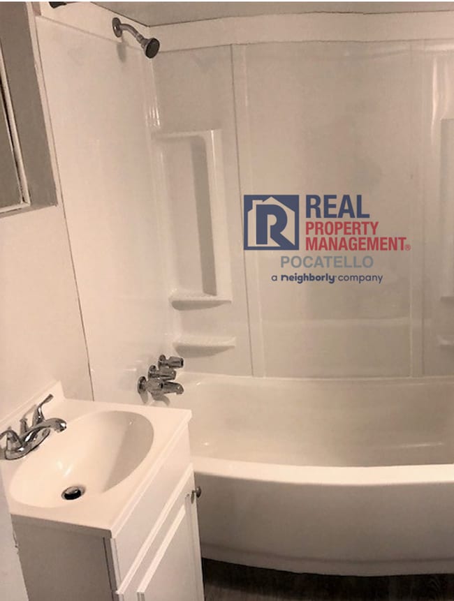 Building Photo - 355 S Hayes Ave