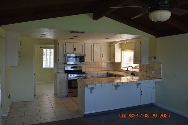 Building Photo - 1125 W Tuolumne Rd