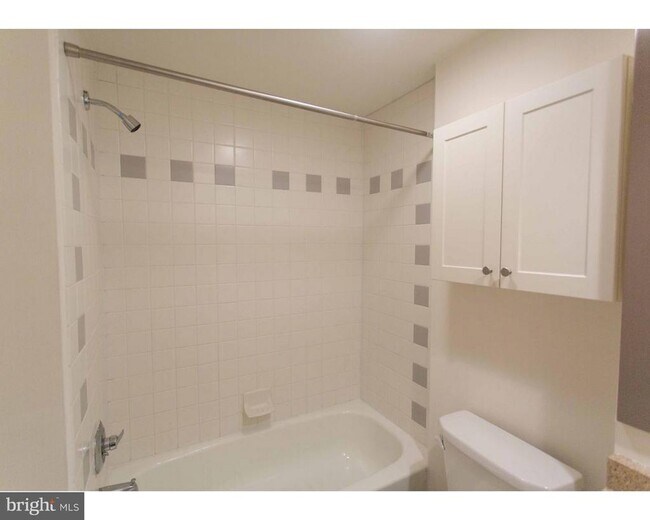 Building Photo - 1100 Spruce St