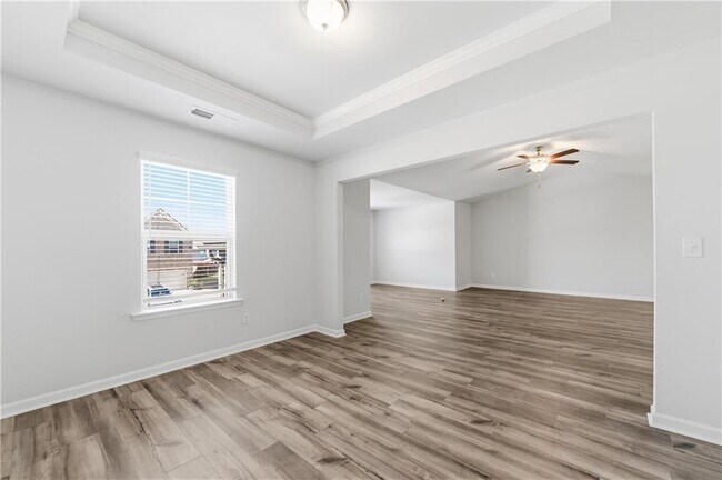 Building Photo - 303 Eleanora Xing