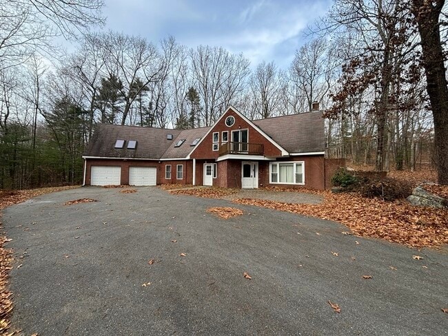 Building Photo - 291 Old Dunstable Rd