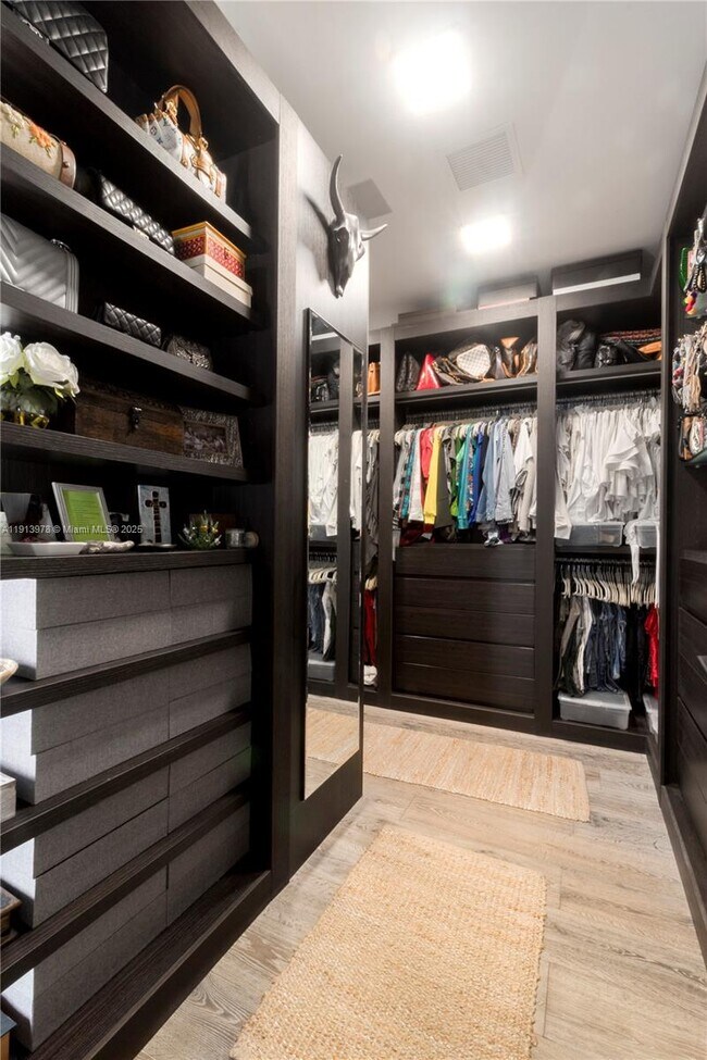 Building Photo - 3554 W Glencoe St