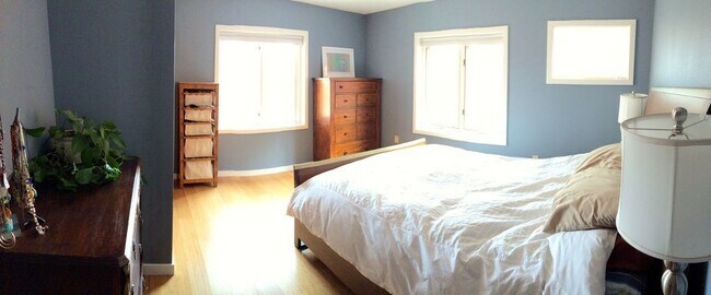 Building Photo - 4 Bed 2.5 Bath House One Block From North Boulder Park.