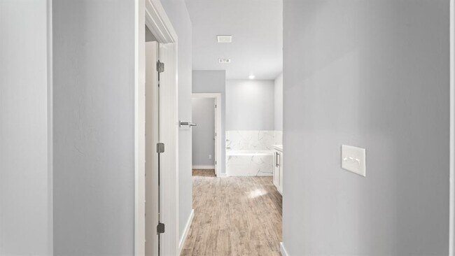 Building Photo - 12624 E Hefner Rd