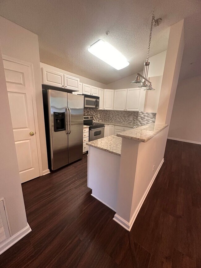 Building Photo - Cozy 2BR 2BA Condo in High Point