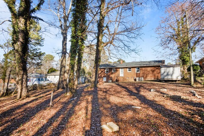 Building Photo - 2910 Kanewood Dr
