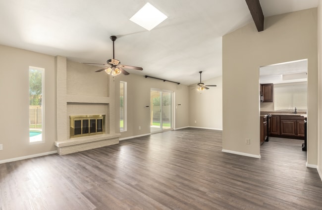 Building Photo - 2215 N Los Altos Dr