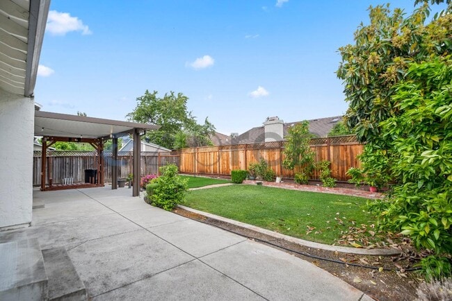 Building Photo - 4484 George Oaks Dr