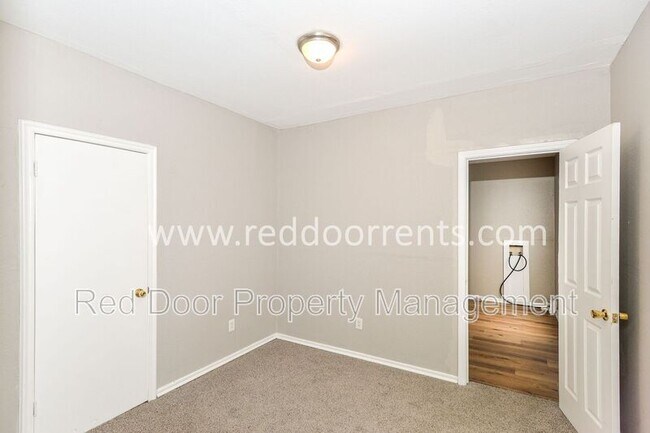 Building Photo - 2901 N Chester Ave