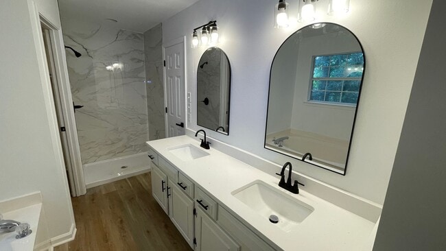 Building Photo - Beautiful 3 Bed / 2.5 Bath home in WLR!