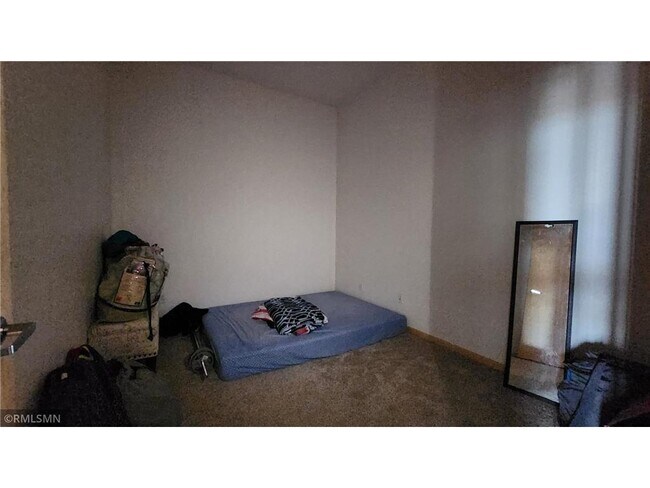 Building Photo - 2650 University Ave W