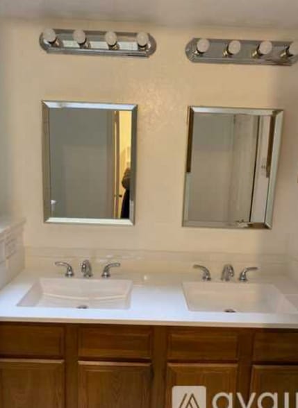 Building Photo - Room in Townhome on Royal Ln