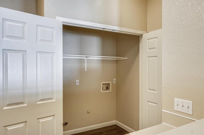 Building Photo - 2858 Southampton Way