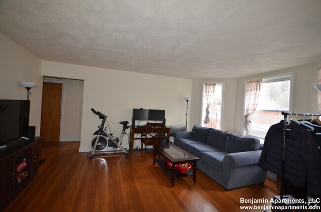 Building Photo - 316 Tappan St