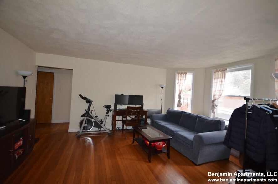 Primary Photo - 316 Tappan St