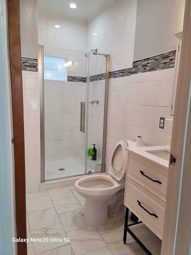 Building Photo - Spacious 3BR Duplex in Buffalo