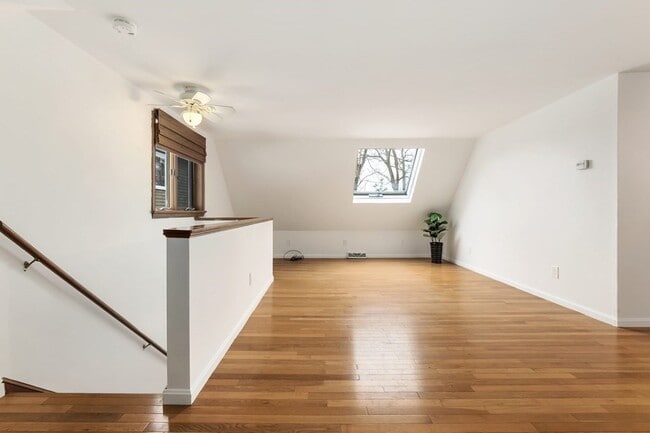 Building Photo - 47 Lake St