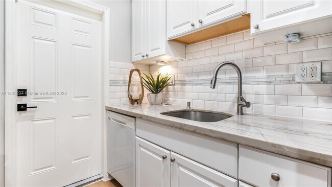 Building Photo - 49 Alcantarra Ave