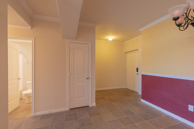 Building Photo - Gorgeous 2/BR 2/BA Single-Family Home in A...