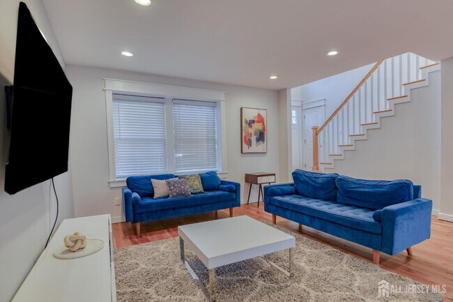 Building Photo - 30 Clara Dr