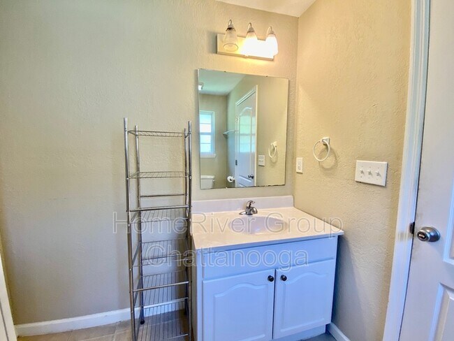 Building Photo - 5870 Grubb Rd