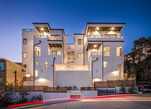 Building Photo - OPEN HOUSE: 2/7 10-11AM  4 Bed with 2 Car Garage & Washer/Dryer in Unit