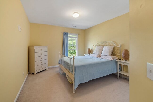 Building Photo - Beautiful 4 Bedroom, 2.5 Bath in Ballantyne Area