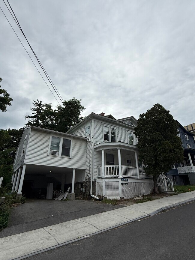 Building Photo - 106 Catherine St