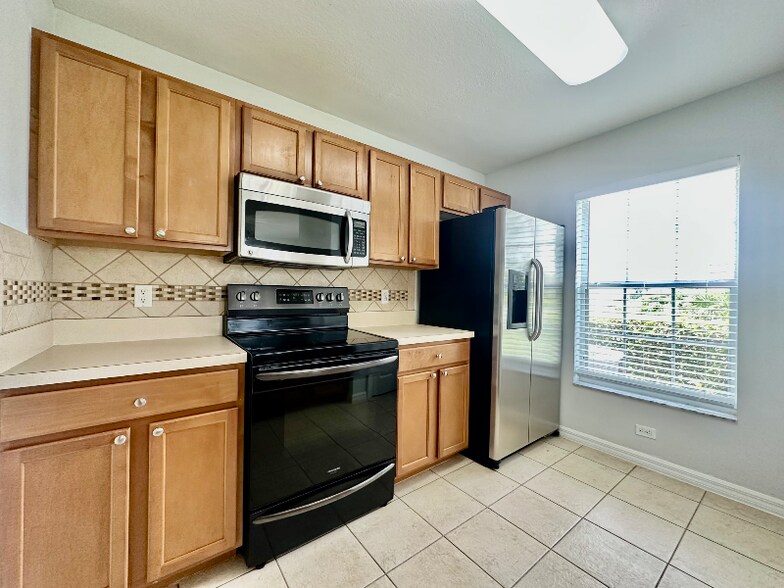 Building Photo - 9077 Gervais Cir