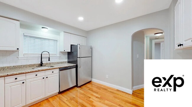 Building Photo - 14 Perkins St