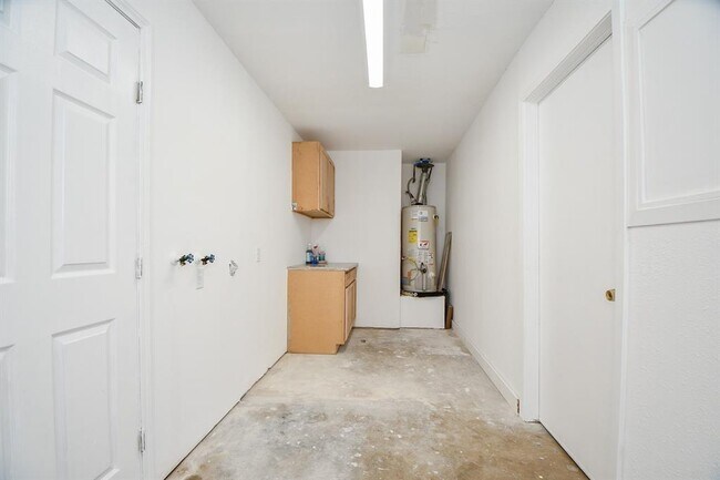Building Photo - 12314 Plumpoint Dr