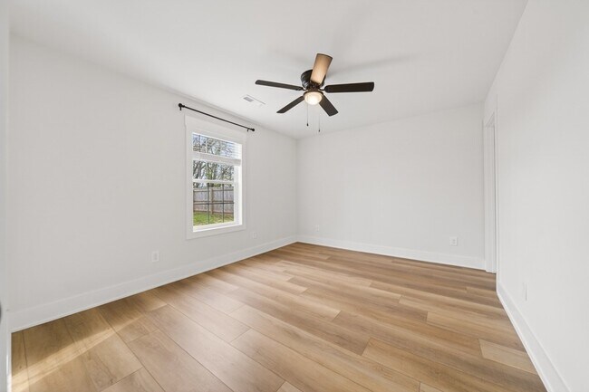 Building Photo - 101 Gibson St