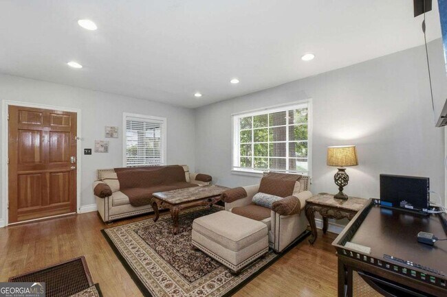 Building Photo - 1401 Briarwood Rd NE