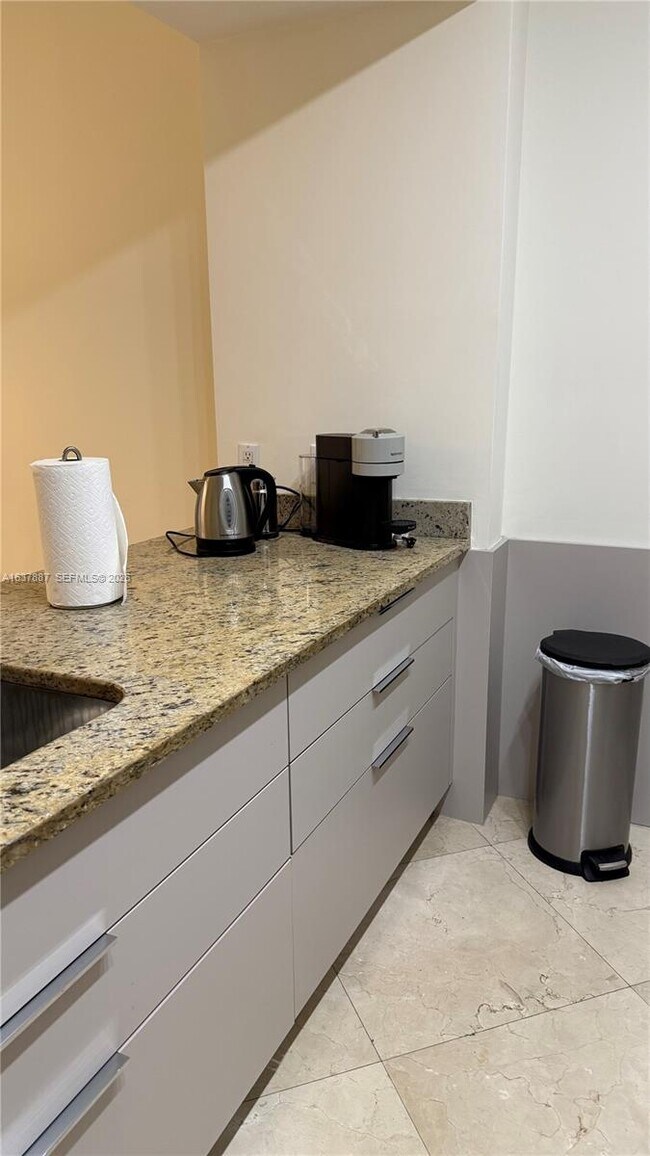 Building Photo - 1830 S Ocean Dr