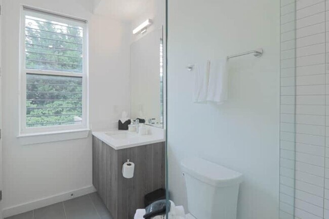 Building Photo - 1806 A St NE