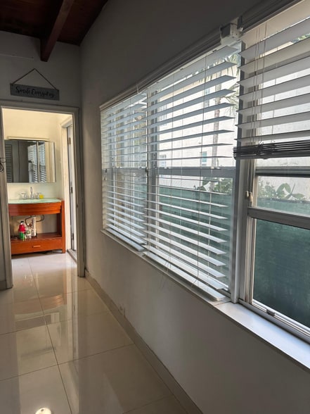 Building Photo - 2532 SW 27th St