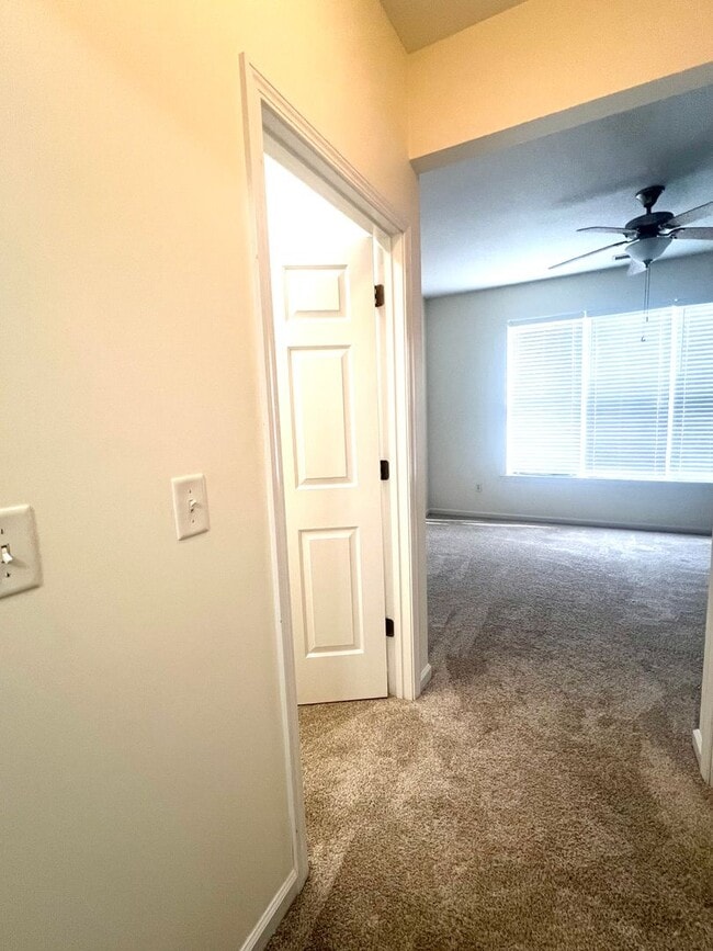 Building Photo - Super cute, clean 2 bedroom/2 full bathroom condo!