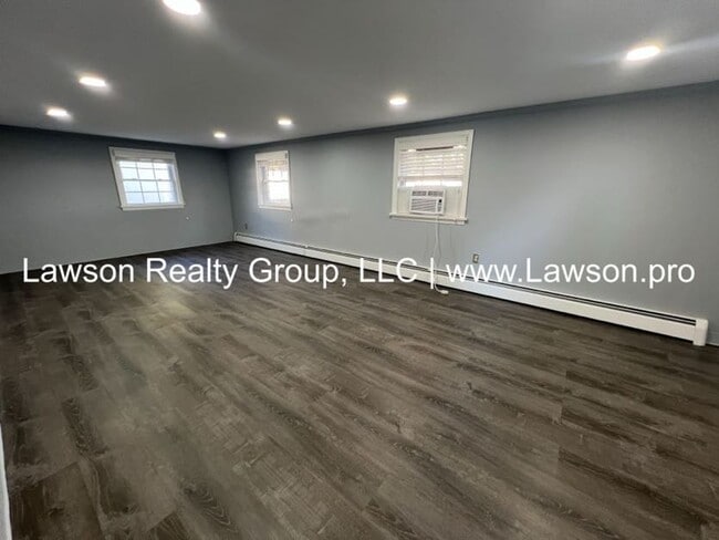 Building Photo - Very Nice & Spacious Home in Hidden Valley...