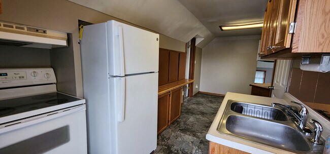 Primary Photo - 32 11th St NW