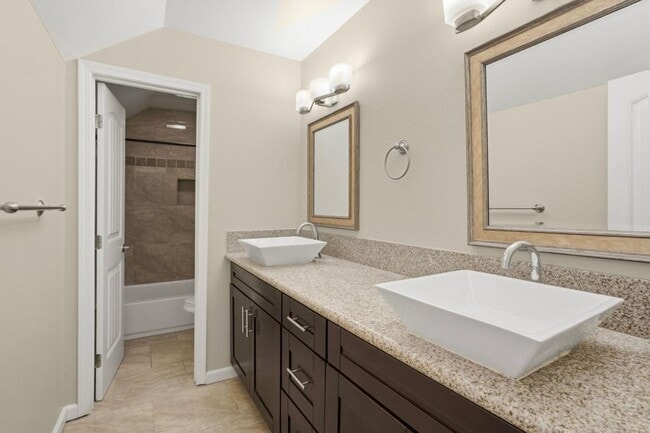 Building Photo - 8879 Hillery Dr