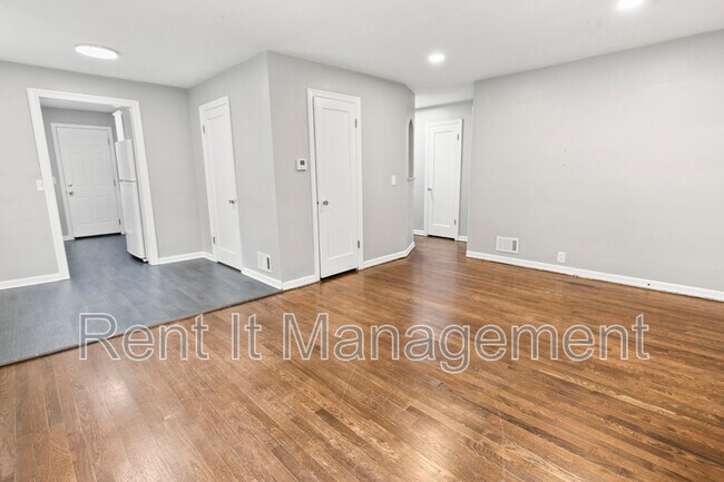 Building Photo - 4841 Pierce St.