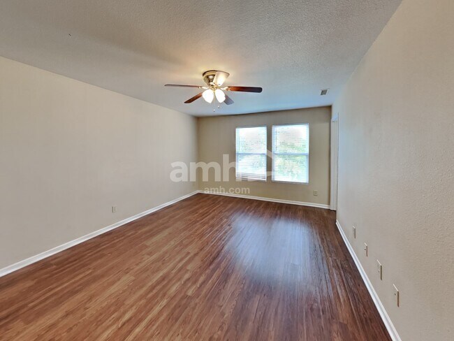 Building Photo - 8465 Wanda Lake Dr