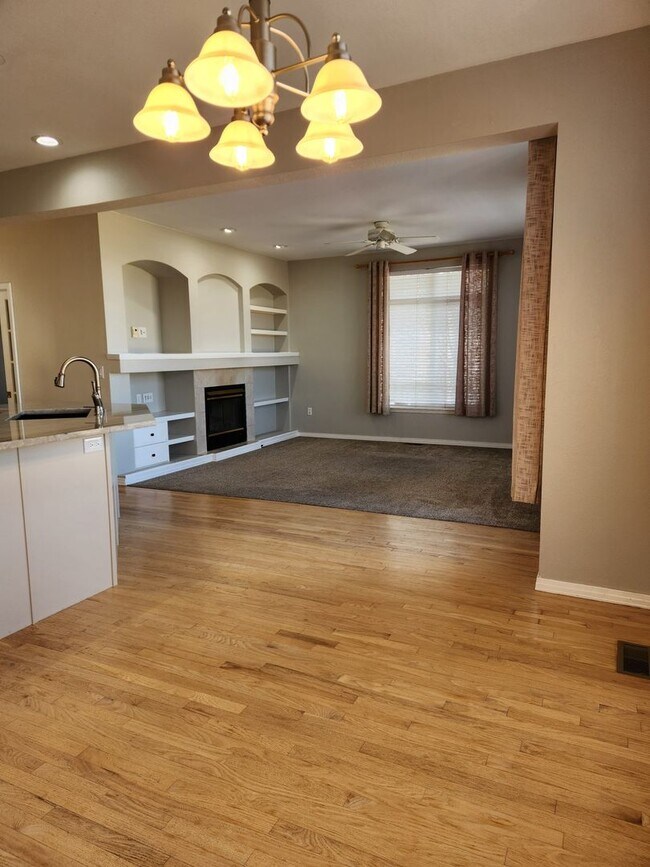 Building Photo - Parker home in Desired Stonegate Neighborhood!