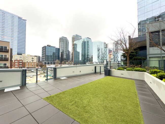 Building Photo - 1bd/1.5ba Bellevue Condo