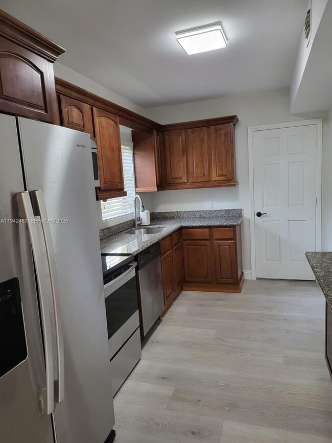 Building Photo - 2330 SW 31st Ave