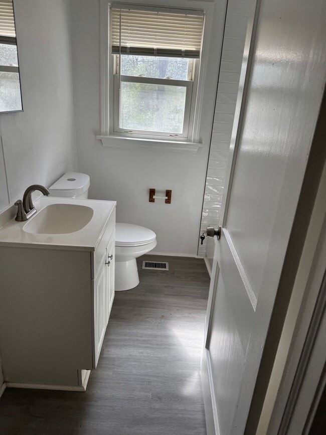 Building Photo - 509 42nd St