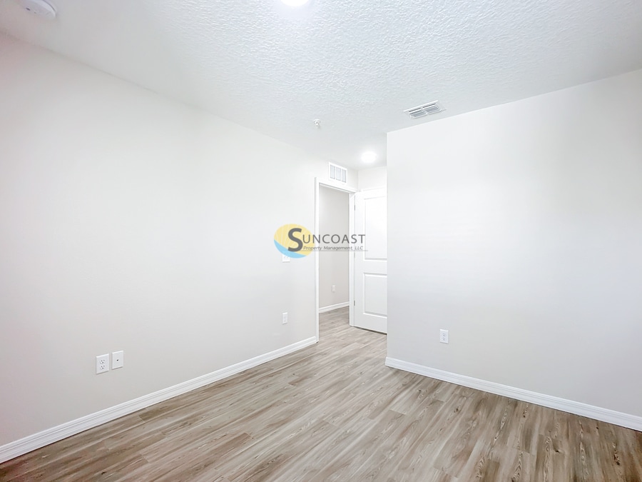 Building Photo - 11470 Oakfield Ct