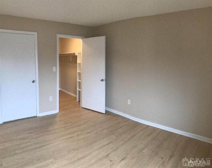 Building Photo - 4811 Ravens Crest Dr