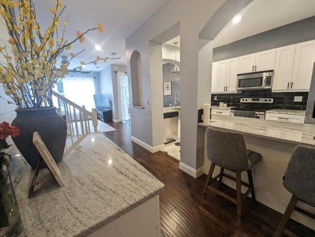 Building Photo - 2142 Park Crescent Dr